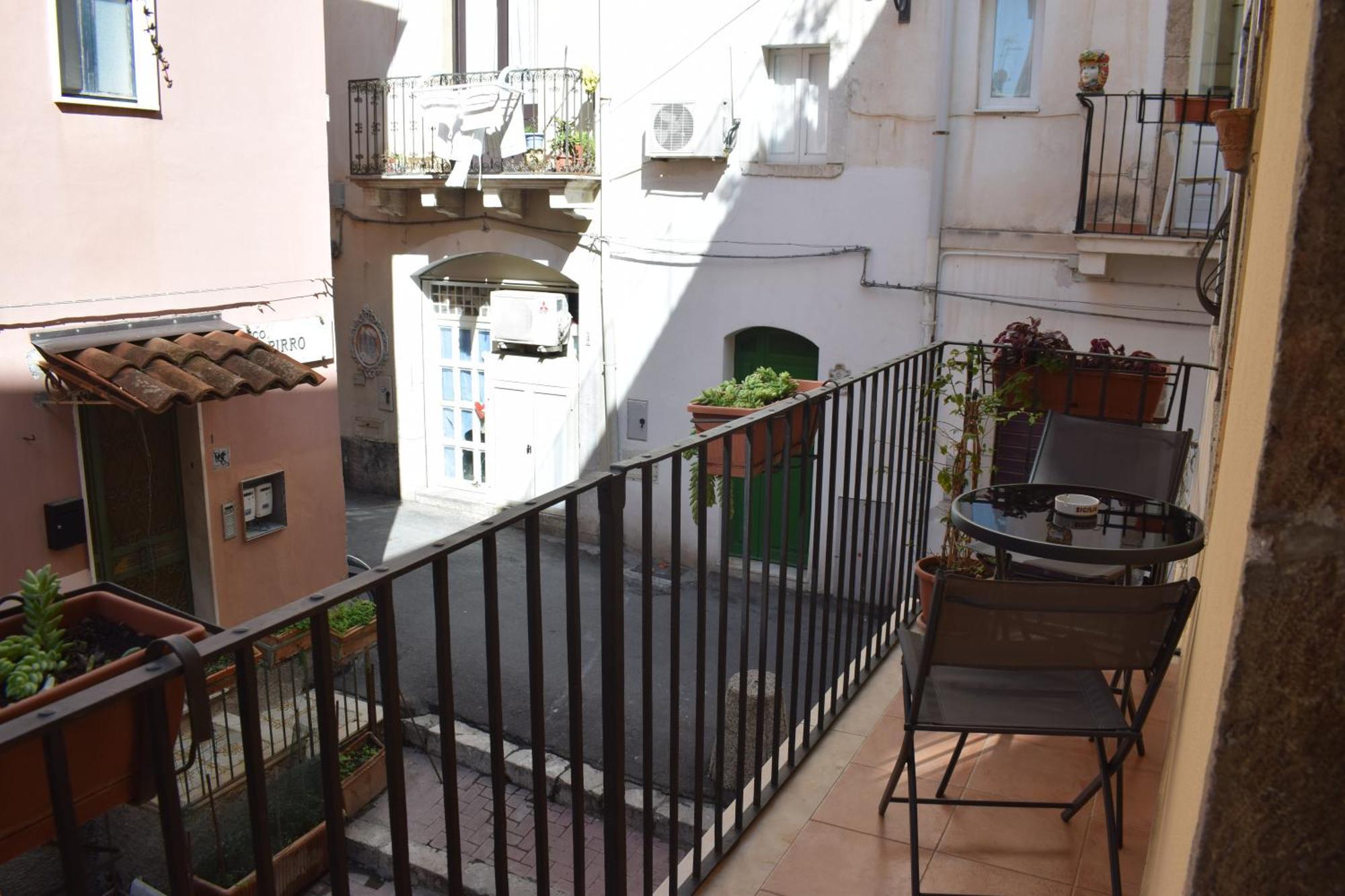 Sbiriddu's House Appartamento *